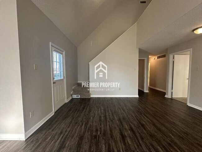 Building Photo - 2984 Oak Allee St