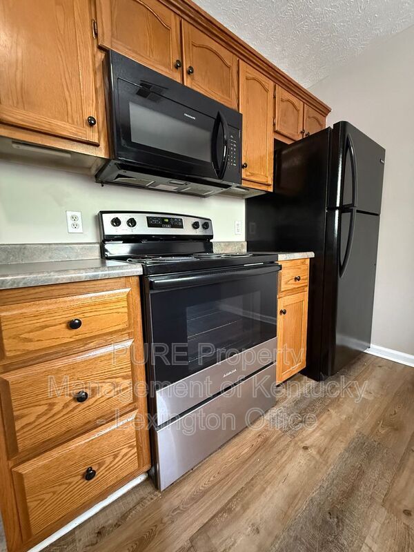 Building Photo - 1006 Brooklyn Blvd