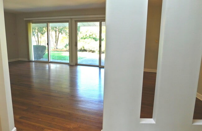 Foto del edificio - 1117 Summit Hills Ln