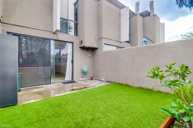 Building Photo - 2 br, 2.5 bath Townhome - 3052 Rue D’Orleans