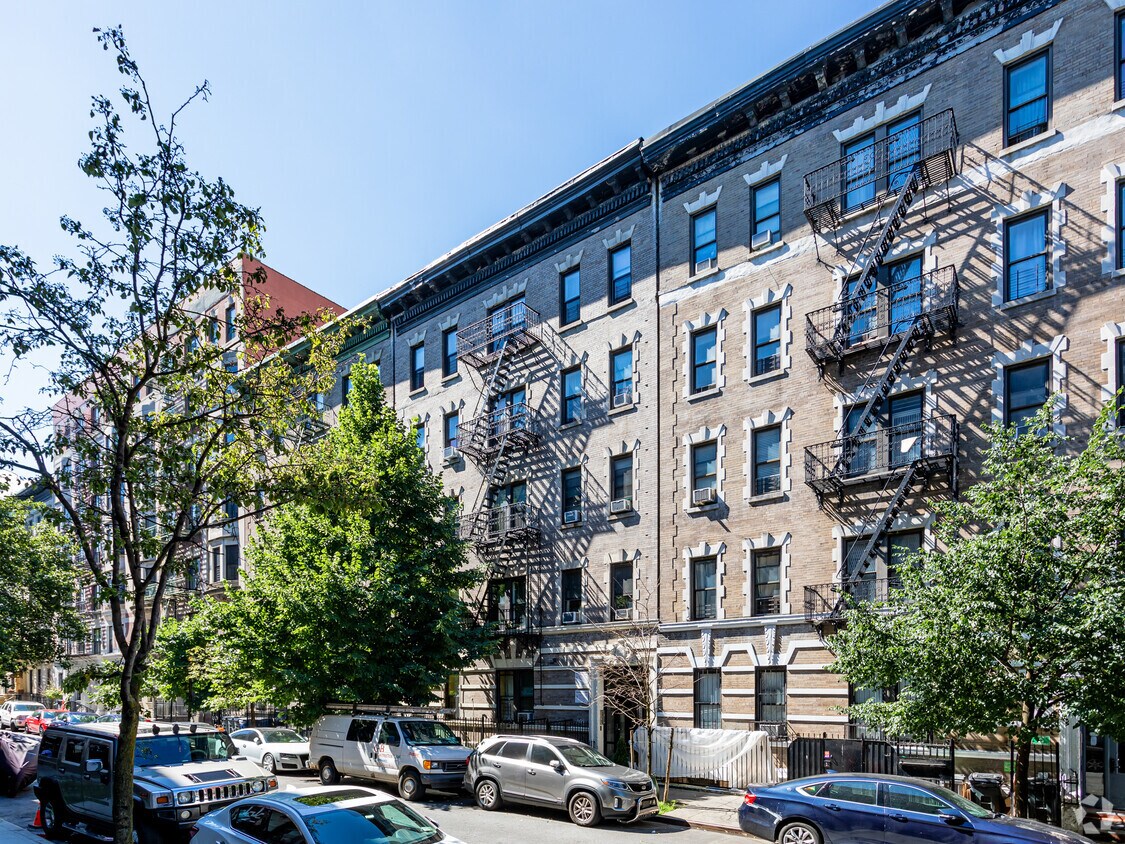 Building Photo - 520 W 151st St
