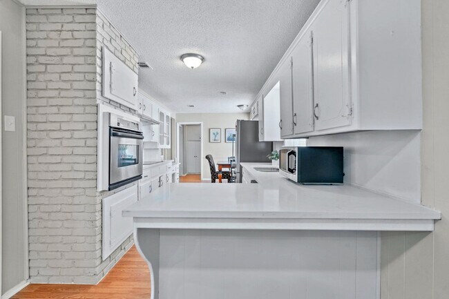 Foto del edificio - 6102 Wrigley Way