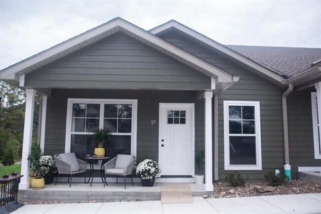 Foto del edificio - 17 Flats Dr