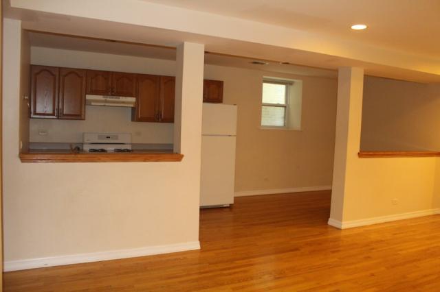 Building Photo - 2 bedroom in CHICAGO IL 60613
