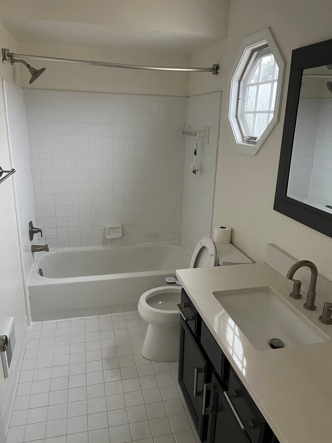 Full bath upstairs - 3079 Ailsa Craig Dr