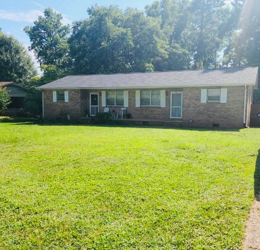 1130 12th Street Dr SW, Hickory, NC 28602 Townhome Rentals in Hickory NC