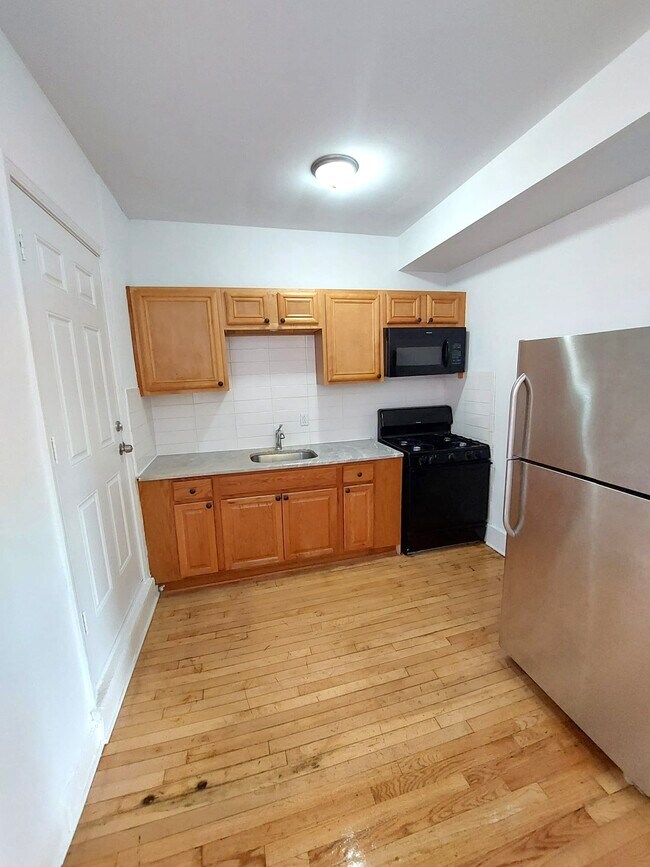 Building Photo - 4808 W Barry Ave