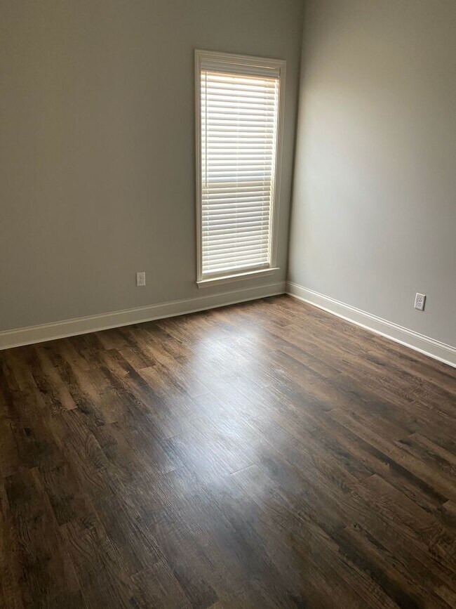 Building Photo - 178 Live Oak Drive