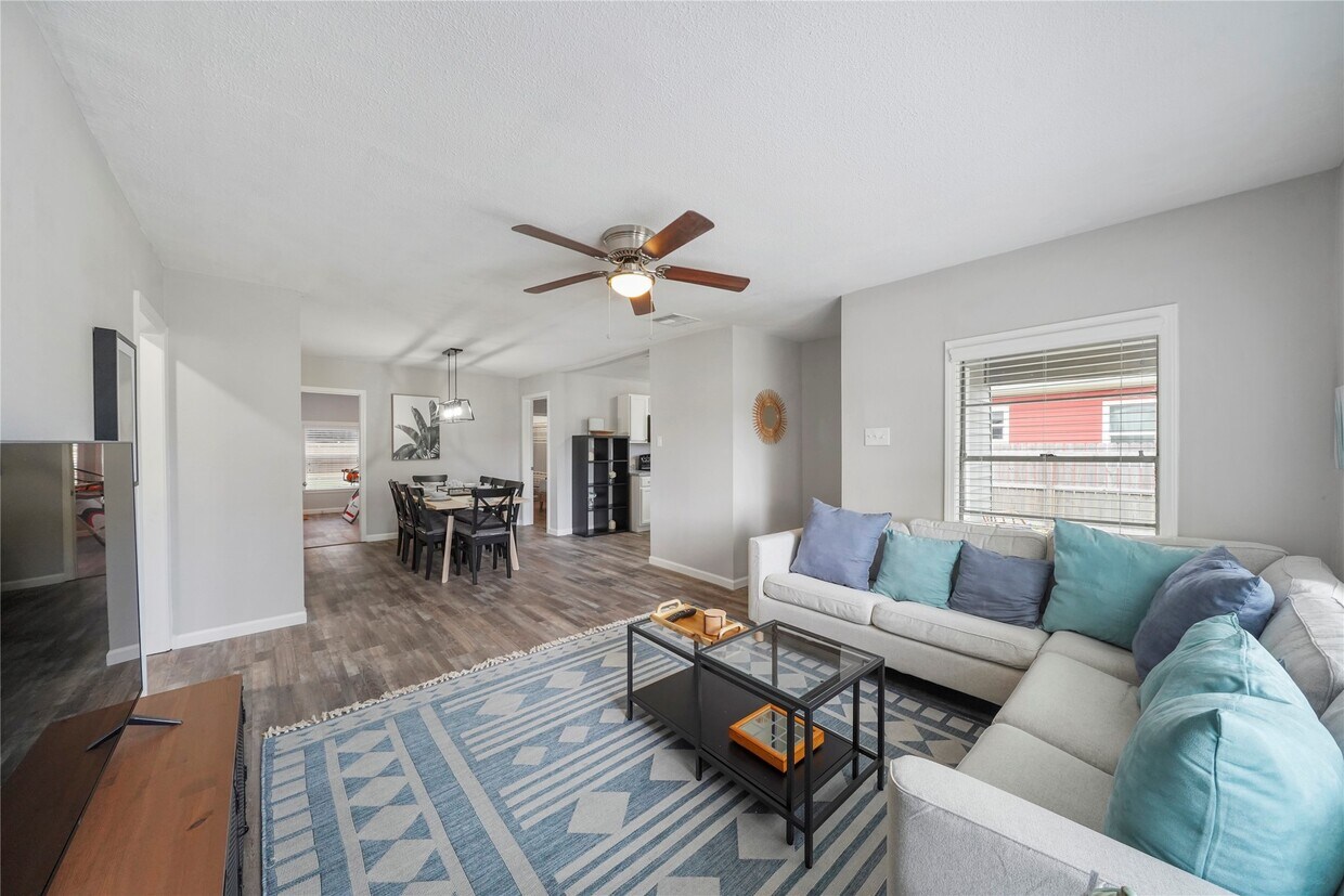 Foto principal - 2111 8th Ave N