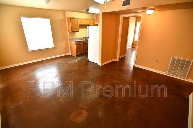 Foto del edificio - 5480 Spring Ln