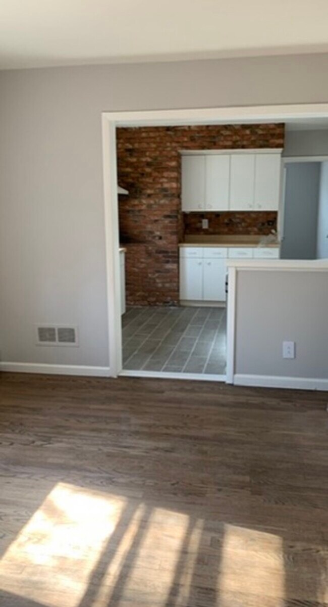 Foto del edificio - 933 Lafayette Ave Ext