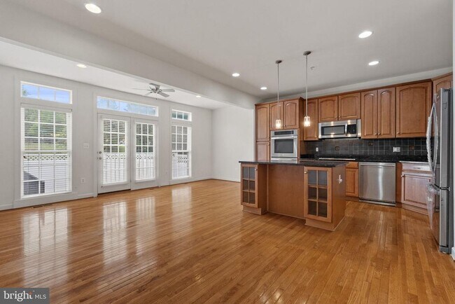 Foto del edificio - 1515 Regent Manor Ct