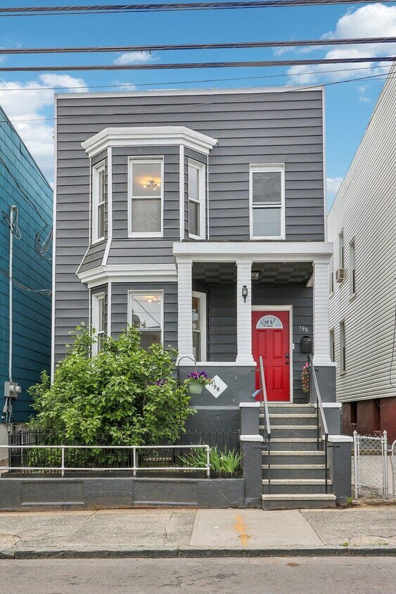 Foto principal - 196 Clendenny Ave