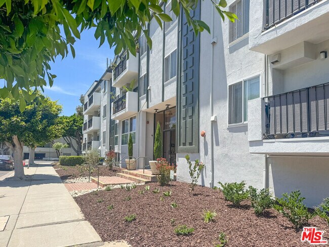 Foto del edificio - 8163 Redlands St