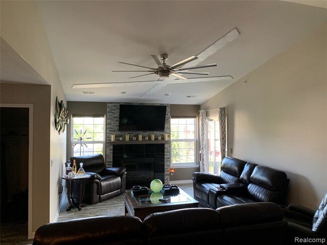 Building Photo - 2150 Leighton Dr