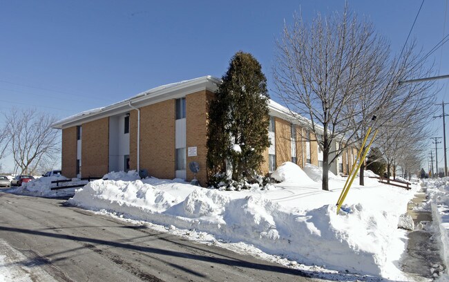 Building Photo - Courtyard Apartments