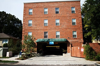Building Photo - 110 S Roberson St