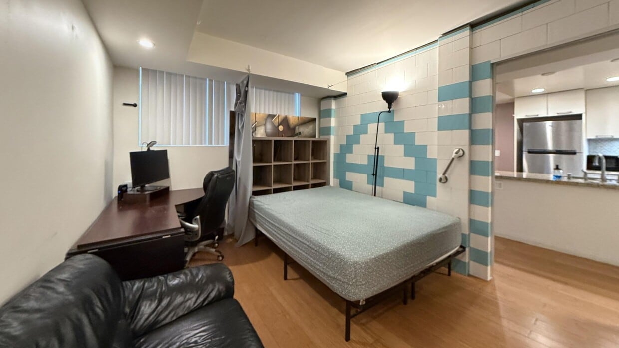 Foto principal - 1154 S Barrington Ave