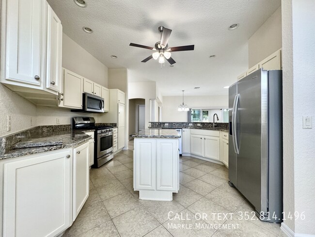 Building Photo - 487 Thistledown Way