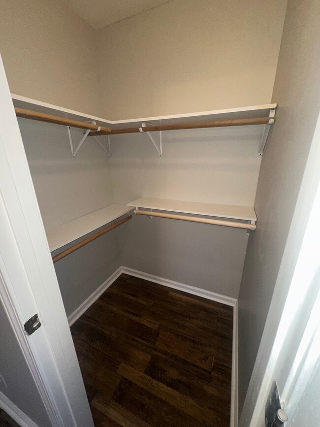 Foto del edificio - 4293 Bristow Rd