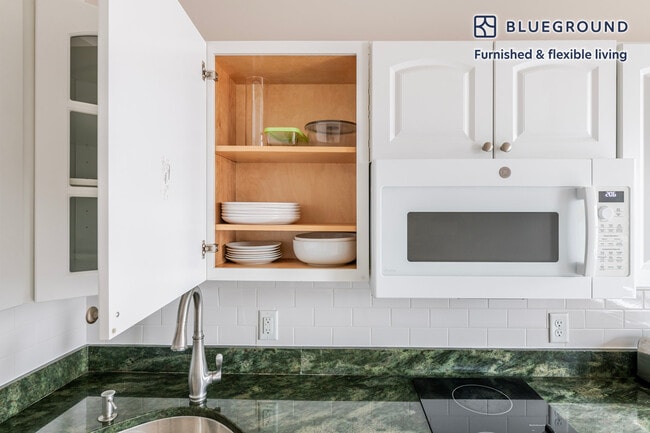 Foto del edificio - 232 Newbury St