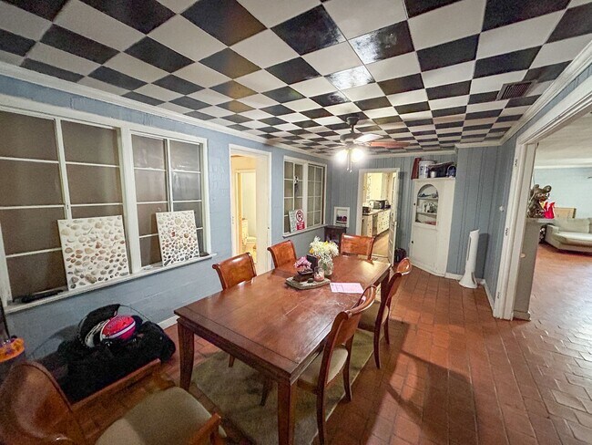 Foto del edificio - 2115 NW 3rd Pl