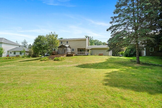 Foto del edificio - 300 Murray Hill Rd