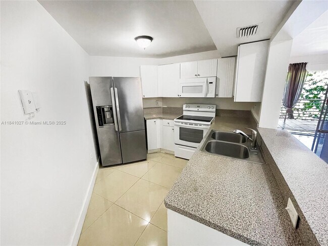 Foto del edificio - 9735 Fontainebleau Blvd