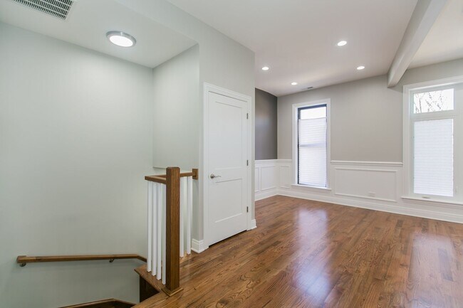 Foto del edificio - 3249 W Pierce Ave