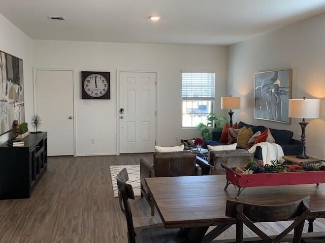 Building Photo - 117 Galaxy Wy