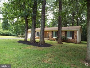 Building Photo - 121 Greenfield Rd