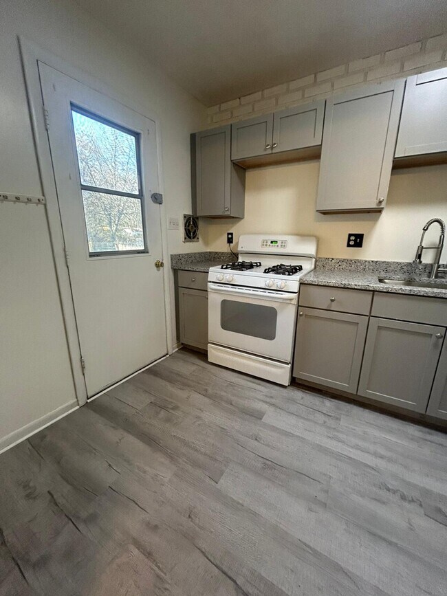 Building Photo - 8204 Dunfield Ct