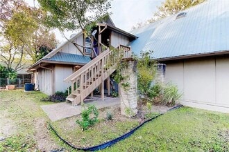 Building Photo - 8612 Bowling Green Dr