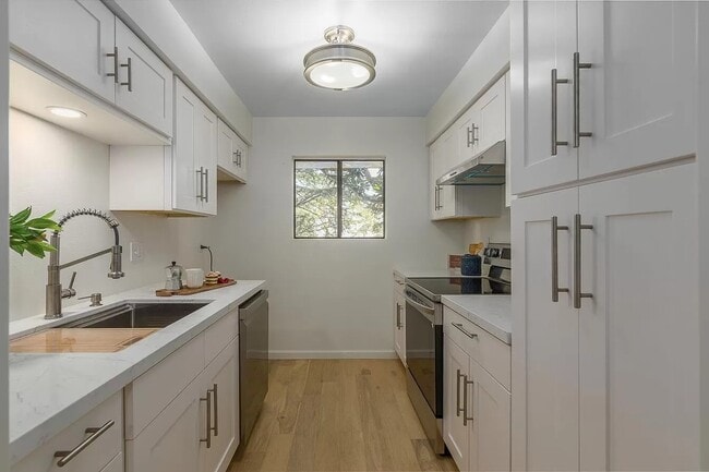 Building Photo - 972 Miramonte Dr