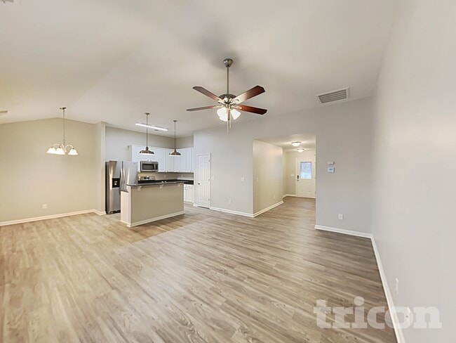Building Photo - 800 Maryfield Dr
