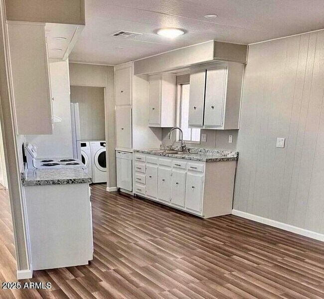 Foto del edificio - 2501 W Wickenburg Way