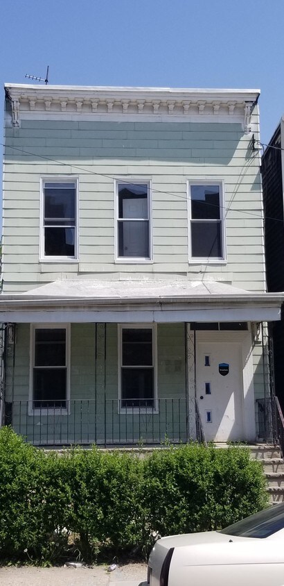 Primary Photo - 334 Forrest St