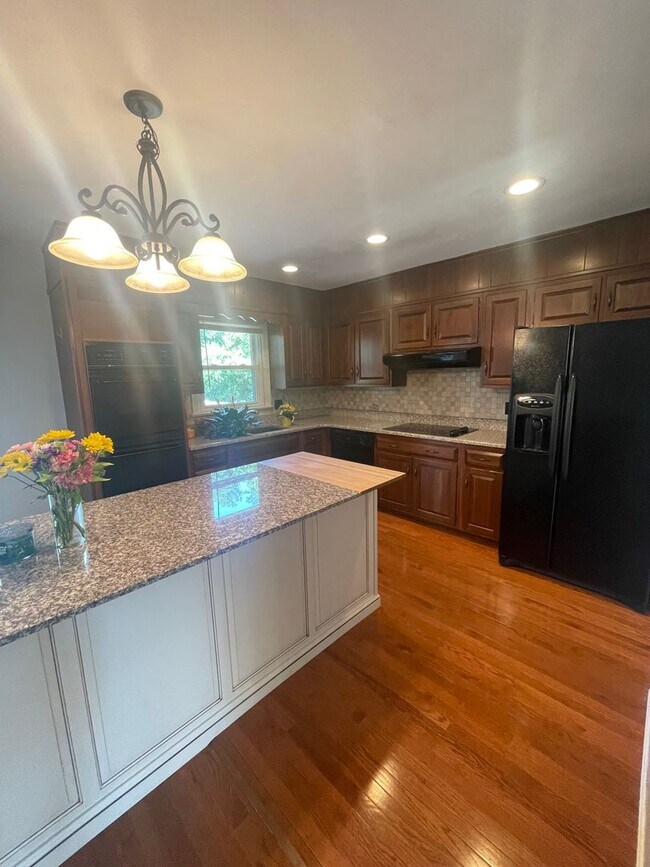 Building Photo - Beautiful Single Family Home for Rent In L...