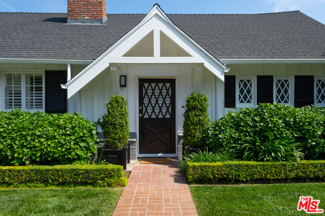 Primary Photo - 258 Ashdale Ave