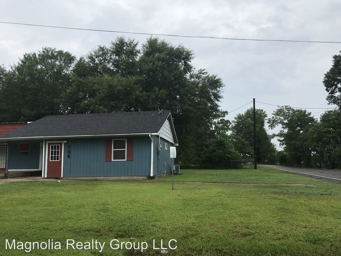 104 Lake St, New Llano, LA 71461 House Rental in New Llano, LA