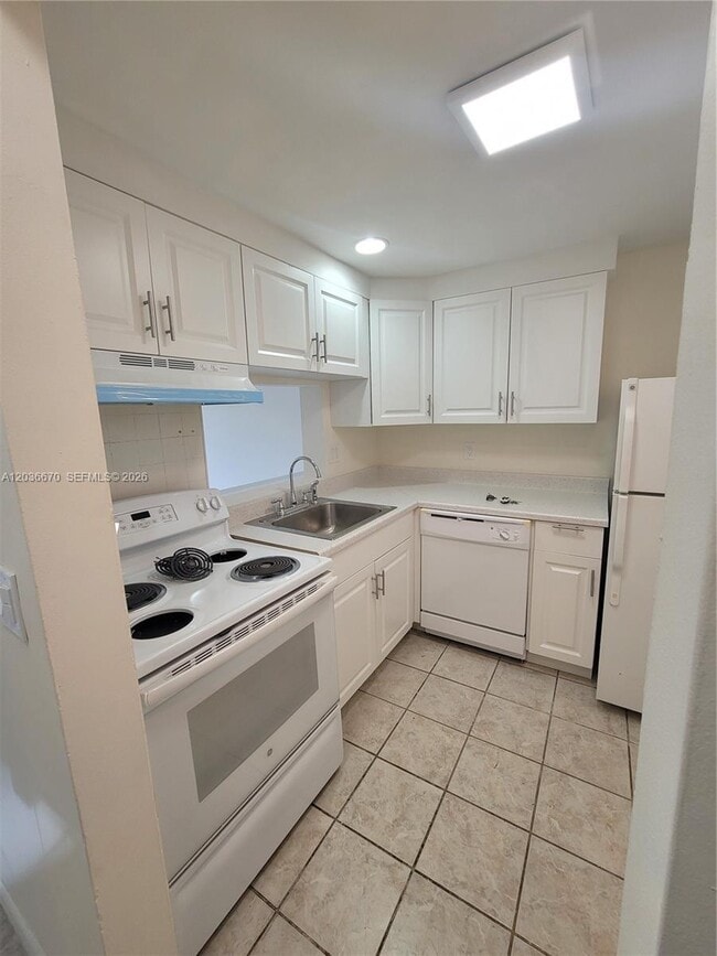 Building Photo - 2800 NW 56th Ave