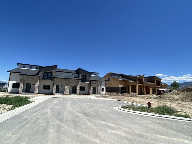 Building Photo - 3 br, 2.5 bath Townhome - 475 S 175 W 173 ...