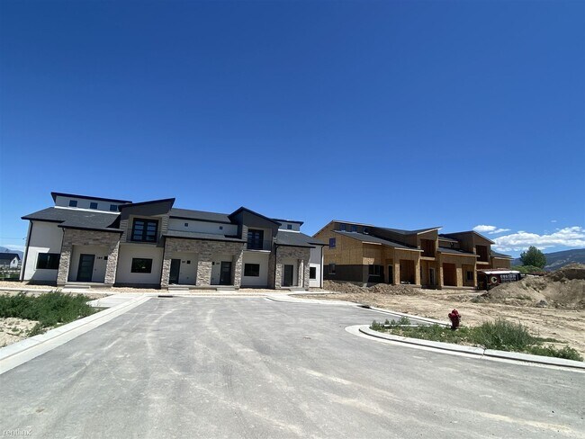 Foto del edificio - 3 br, 2.5 bath Townhome - 475 S 175 W 173 ...
