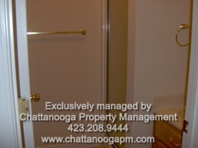 Building Photo - Spacious 2 bedroom in great location