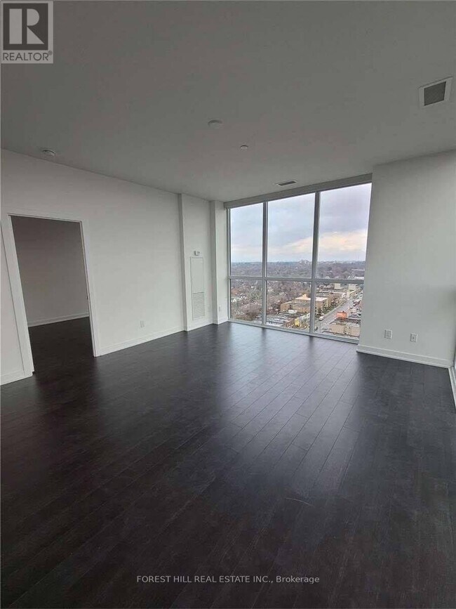 Photo du bâtiment - 1603 Eglinton Ave W