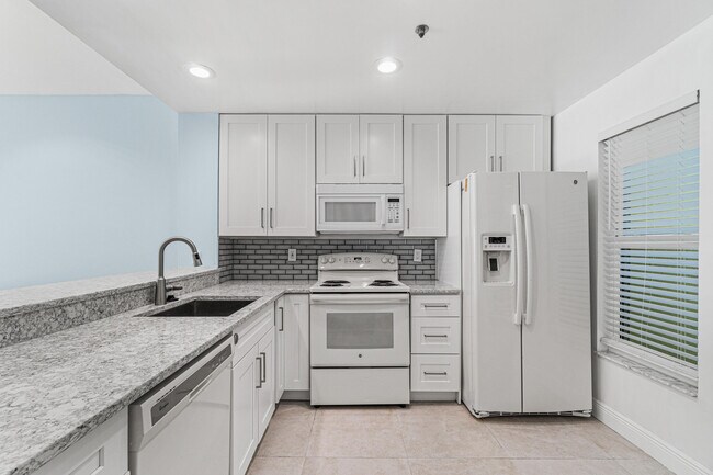 Building Photo - 11545 Old Ocean Blvd