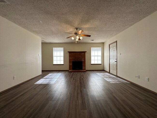 Foto del edificio - 1060 Farley Cir