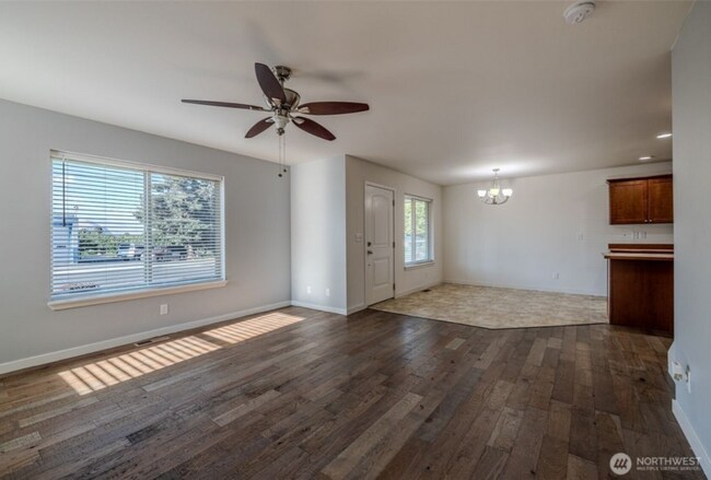 Foto del edificio - 1519 Springwater Ave