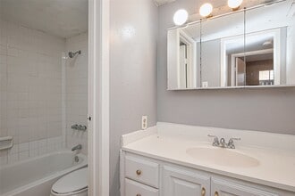 Building Photo - 9090 S Braeswood Blvd