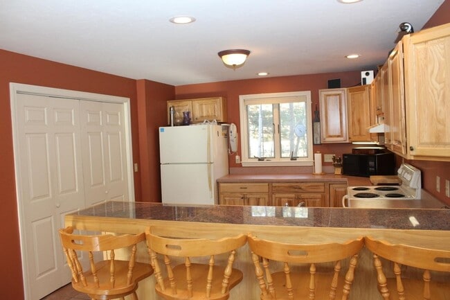 Building Photo - Long Term Rental Meredith, NH